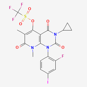 molecular formula C19H14F4IN3O6S B8602676 Trifluoromethanesulfonic acid 3-cyclopropyl-1-(2-fluoro-4-iodophenyl)-6,8-dimethyl-2,4,7-trioxo-1,2,3,4,7,8-hexahydro-pyrido[2,3-d]pyrimidin-5-yl ester 