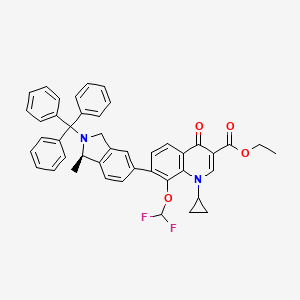 molecular formula C44H38F2N2O4 B8640877 (R)-Ethyl 1-cyclopropyl-8-(difluoromethoxy)-7-(1-methyl-2-tritylisoindolin-5-yl)-4-oxo-1,4-dihydroquinoline-3-carboxylate CAS No. 194804-45-0