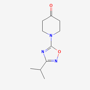 1-(3-Isopropyl-1,2,4-oxadiazol-5-YL)piperidin-4-one