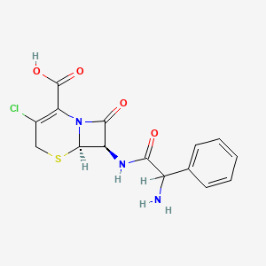 molecular formula C15H14ClN3O4S B8799996 (6R-(6alpha,7beta))-7-(Aminophenylacetamido)-3-chloro-8-oxo-5-thia-1-azabicyclo(4.2.0)oct-2-ene-2-carboxylic acid CAS No. 64753-81-7