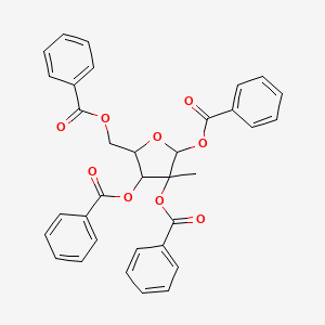 molecular formula C34H28O9 B8810881 (3,4,5-Tribenzoyloxy-4-methyloxolan-2-yl)methyl benzoate 